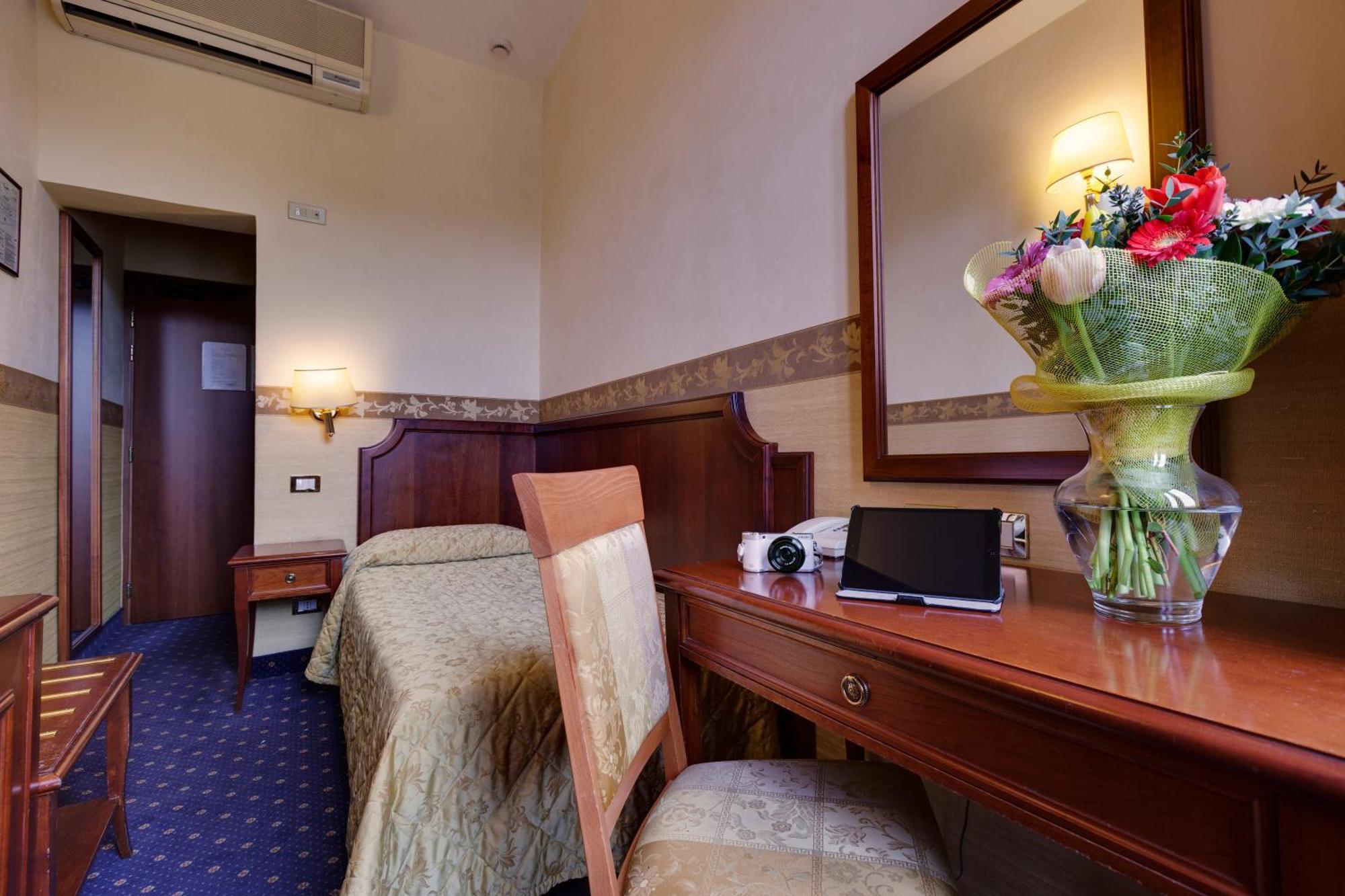 Hotel Arizona Florens Rum bild